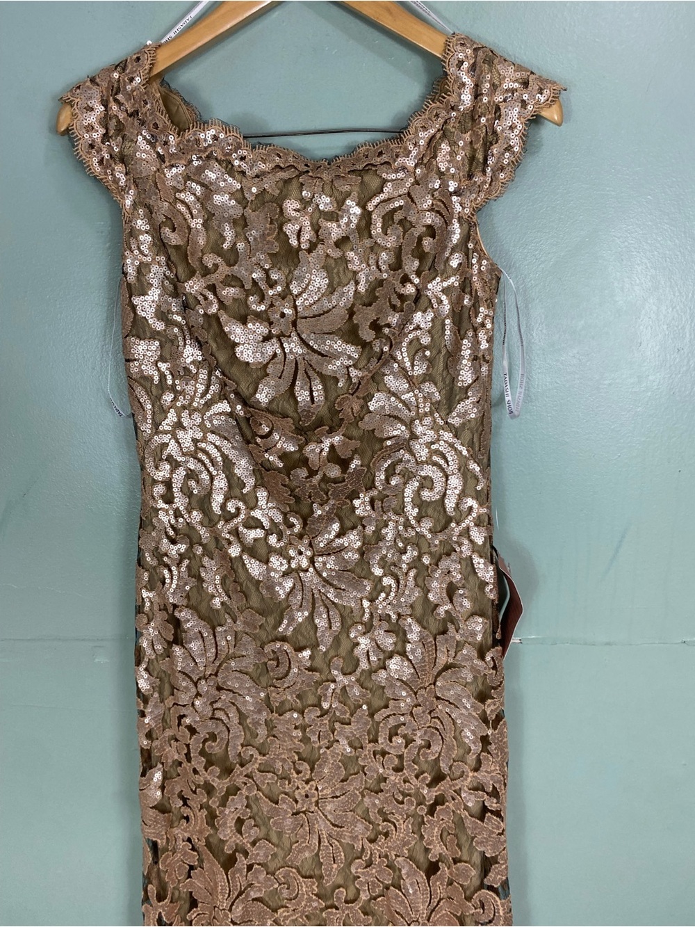 Tadashi Shoji Odette Off-Shoulder Sequin Mesh Column Gown Size 6 - Picture 3 of 7
